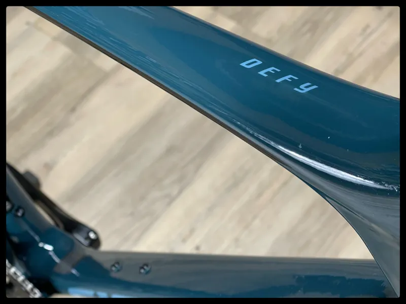 Giant Defy Advanced 2 Large Deep Lake 2022-4